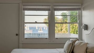 Fer et planche Ă repasser, accĂšs Internet, draps fournis