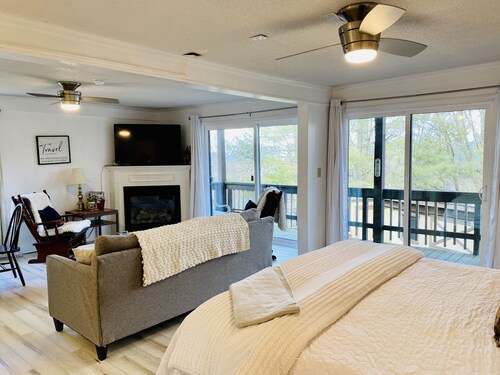Oz Festival! Walk to Resort! Pets! Fireplace!