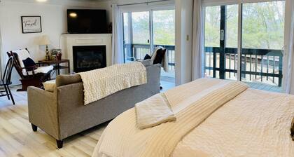 Oz Festival! Walk to Resort! Pets! Fireplace!