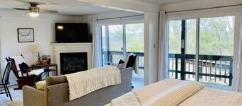 Oz Festival! Walk to Resort! Pets! Fireplace!