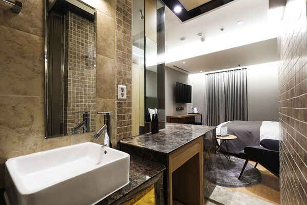 Standard Room | Bathroom