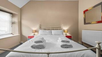 3 bedrooms, WiFi, bed sheets