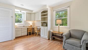 TV connectée, lecteur de DVD, livres, vidéothèque