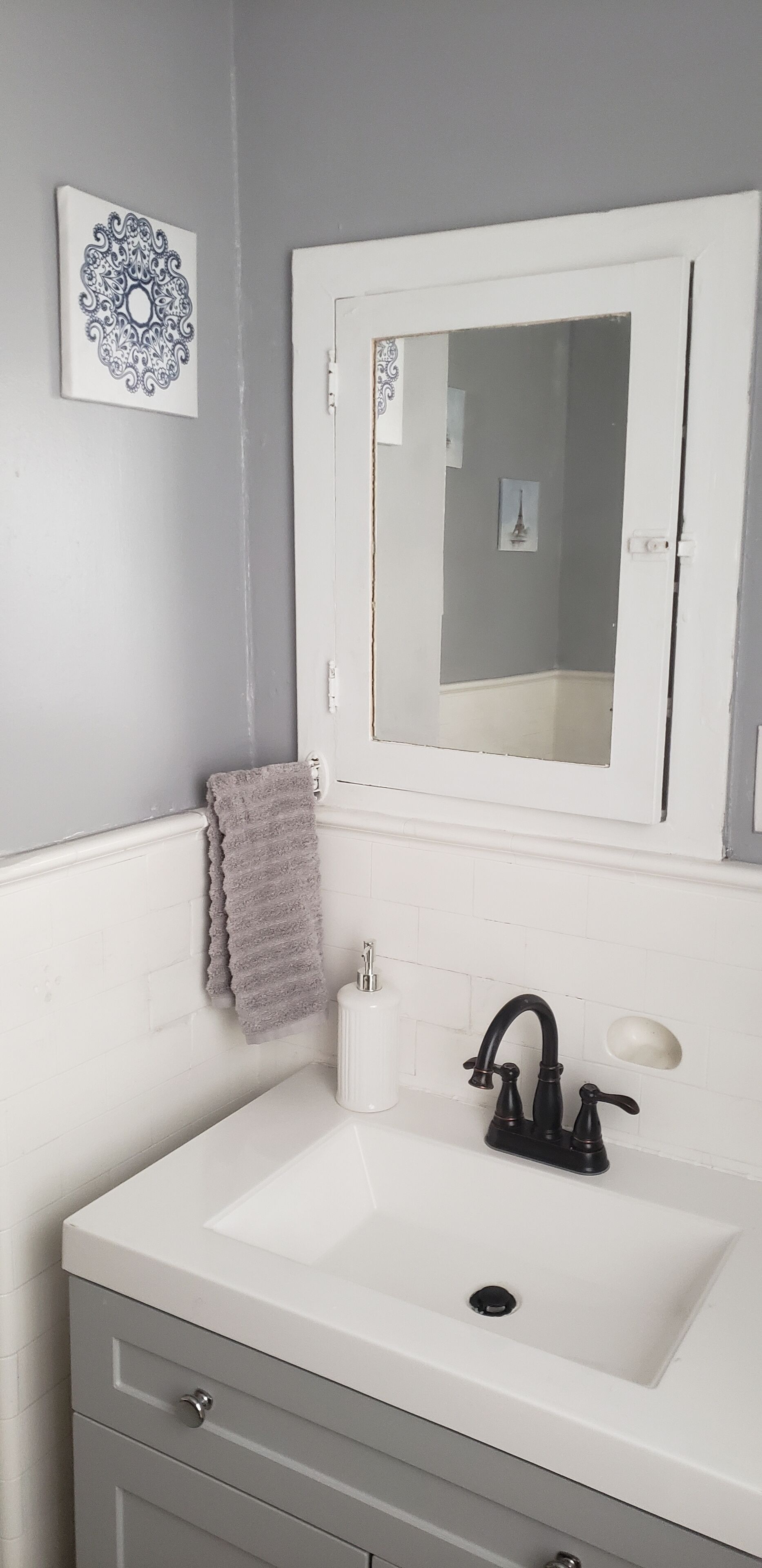 1 block from Aqaurium and state park and 5 minutes from the falls itself. 