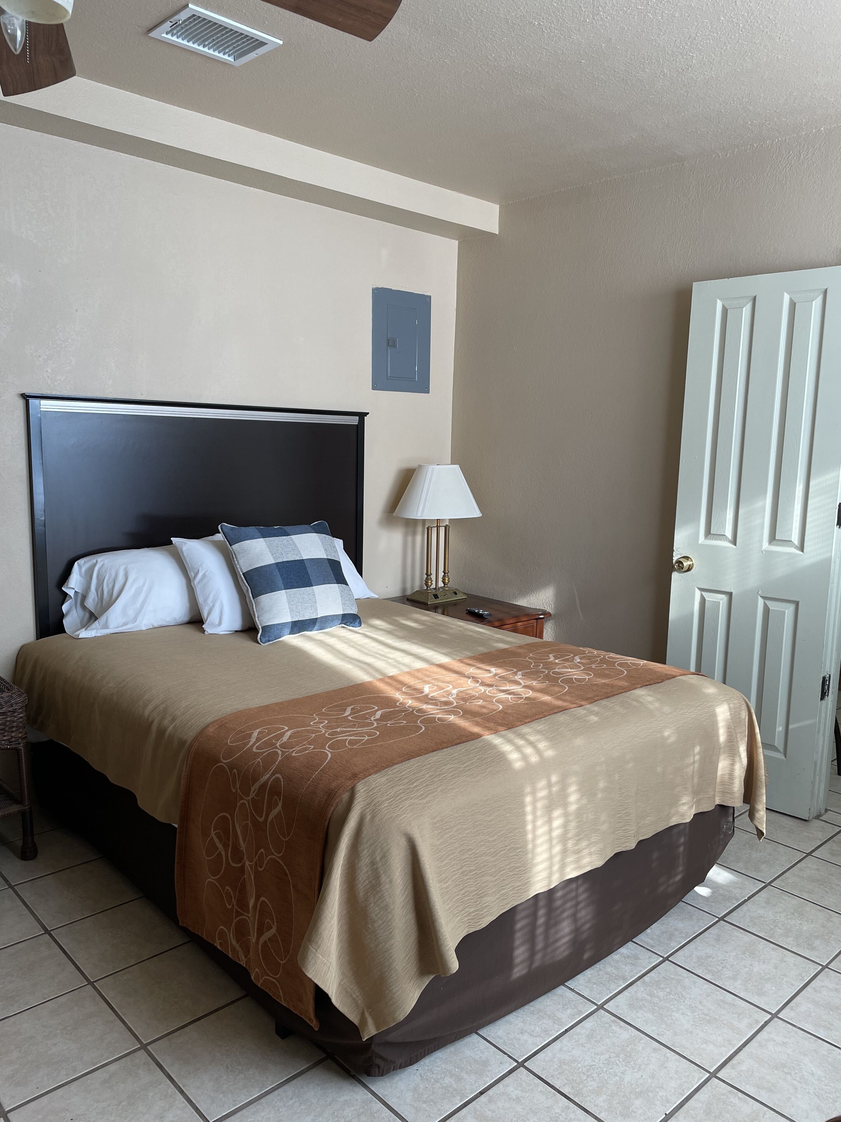 “SMALLER PIECE OF HEAVEN” studio with a deck in the backyard 