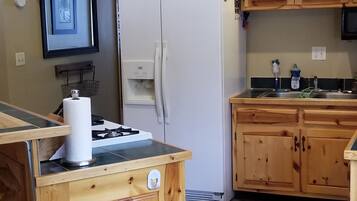 KylskÄp, mikrovÄgsugn, ugn och spishÀll