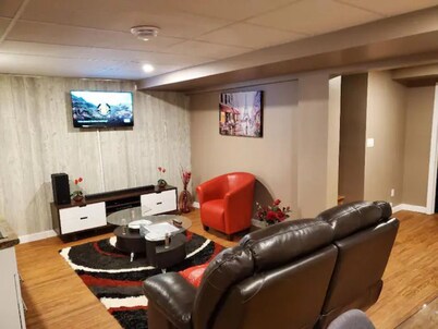 Entire Basement Apt.-3 mins Drive to Regent Avenue