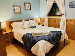 3 makuuhuonetta, silitysrauta/-lauta, ilmainen Wi-Fi, vuodevaatteet