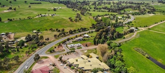 Lodge by the River - Studio 4