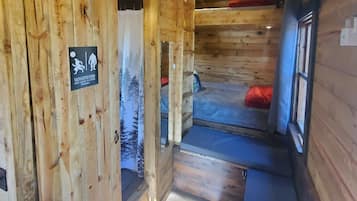 1 多间卧室、床单