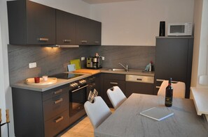 Réfrigérateur, micro-ondes, four, lave-vaisselle