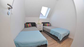 3 bedrooms, travel crib, WiFi, wheelchair access