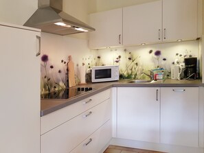 冷蔵庫、電子レンジ、食器洗い機、コーヒー / ティーメーカー