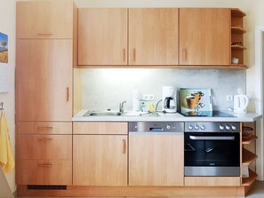 Fridge, oven, dishwasher, coffee/tea maker