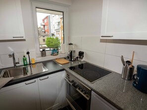 Fridge, microwave, oven, electric kettle - 077-2 Holiday apartment Jungmann - 077-2 Holiday apartment Jungmann (Wilhelmshaven)