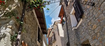 Sesta Godano, a few km from 5 Terre, stone house in a medieval village. 