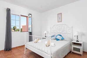 3 bedrooms, iron/ironing board, travel cot, free WiFi - Menorca BAY 4 (Ciutadella de Menorca)