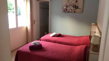 2 chambres, fer et planche Ă repasser, Wi-Fi gratuit, draps fournis