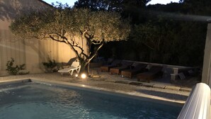 A swimming pool with lounge chairs and a tree in the background. - Entire private gîte (Lédenon)