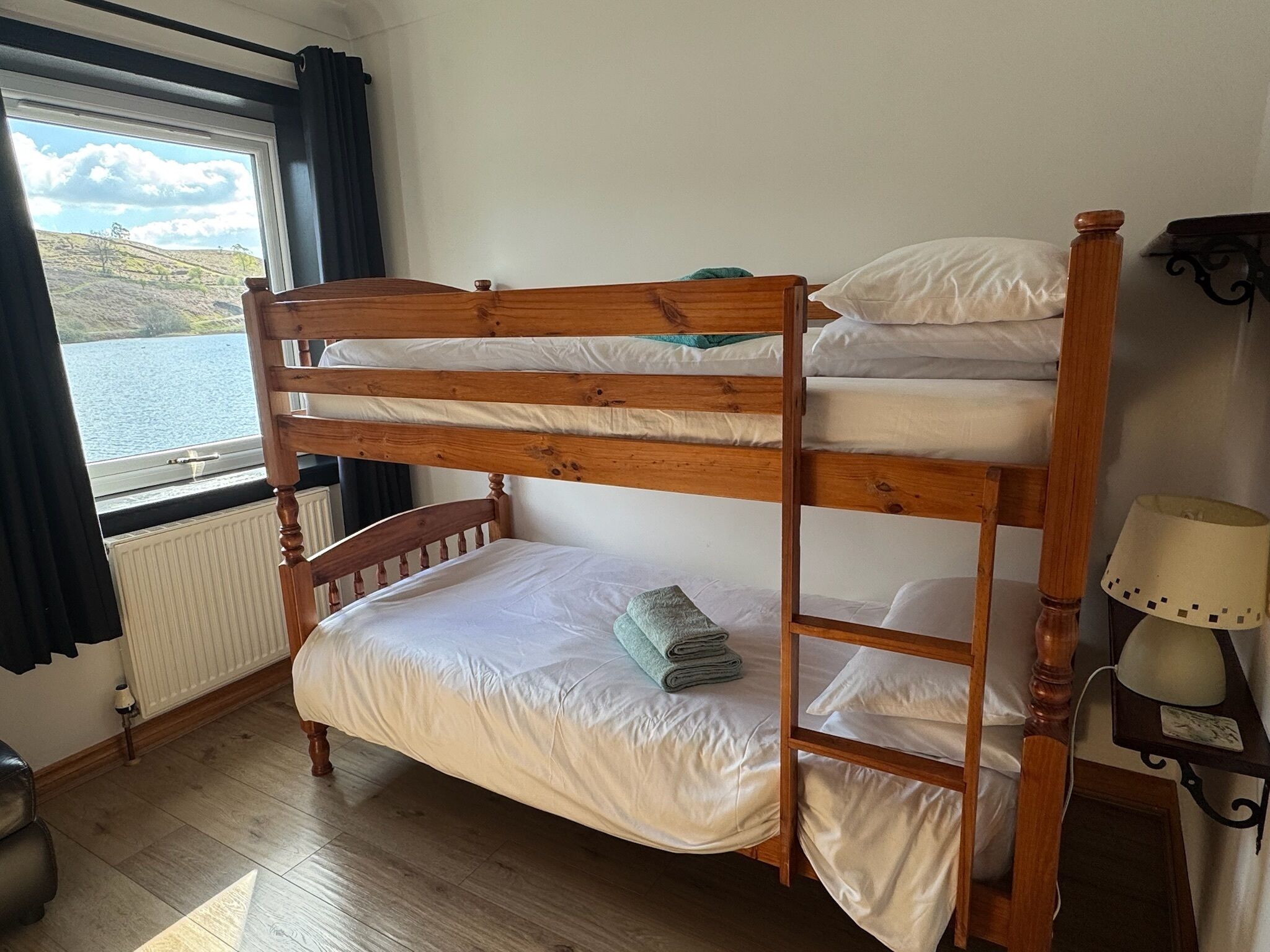 4 chambres, fer et planche à repasser, lit parapluie, Wi-Fi gratuit
