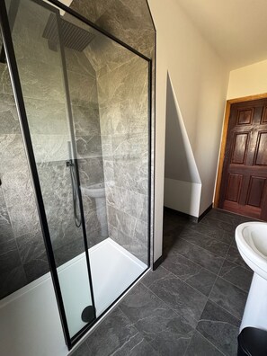 Bathtub, hair dryer, towels, soap - Wallace Lodge - Unique experience (Comrie)