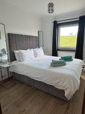 4 bedrooms, iron/ironing board, travel crib, free WiFi - Wallace Lodge - Unique experience (Comrie)