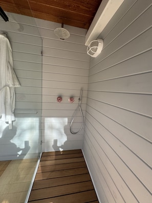 Combined shower/tub, hair dryer, towels, toilet paper
