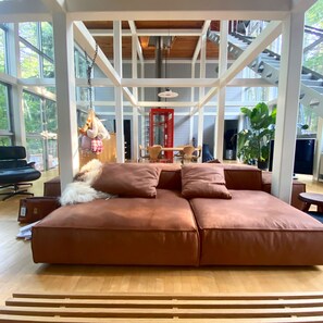 TV, stereo, offices - A Prism in the Wood (Mount Desert)
