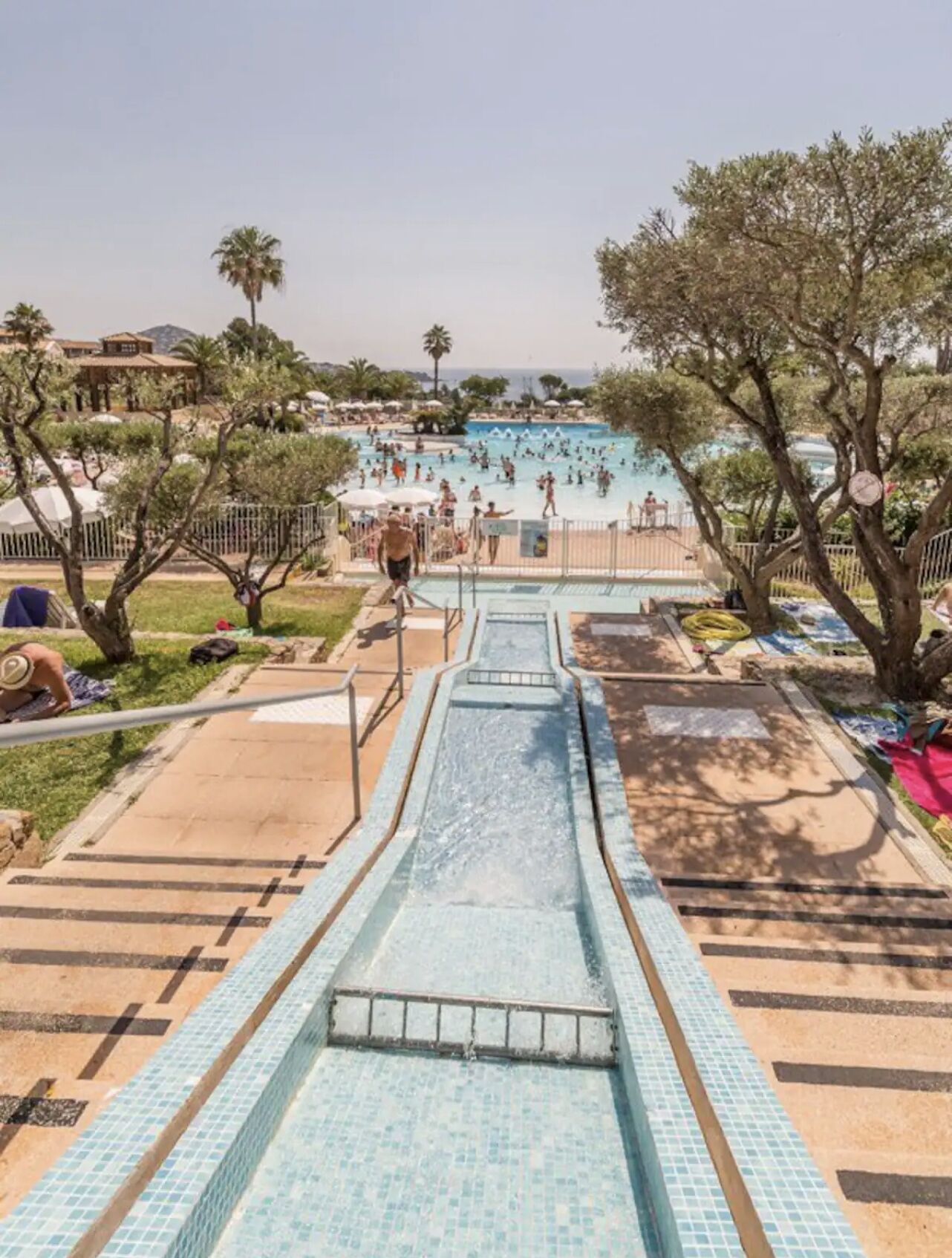 Utendørsbasseng og et oppvarmet basseng