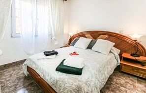 3 عدّة غرف نوم وسرير سفر وواي فاي مجانًا وملاءات أسرّة