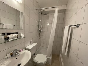 Shower, rainfall showerhead, free toiletries, hair dryer - Astoria Hotel Bad Wildstein (Traben-Trarbach)
