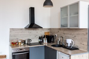 Réfrigérateur, four, plaque de cuisson, lave-vaisselle