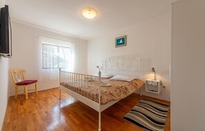 2 bedrooms, free WiFi, bed sheets - Stunning apartment in Privlaka with WiFi (Privlaka)