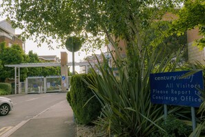 Apartment | Property grounds - Stunning Holiday Stay With Free Gym and Parking (Cardiff)