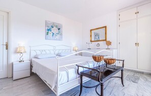 2 bedrooms, free WiFi, bed sheets - Beach front apartment in Torrox Costa with WiFi (Torrox Costa)