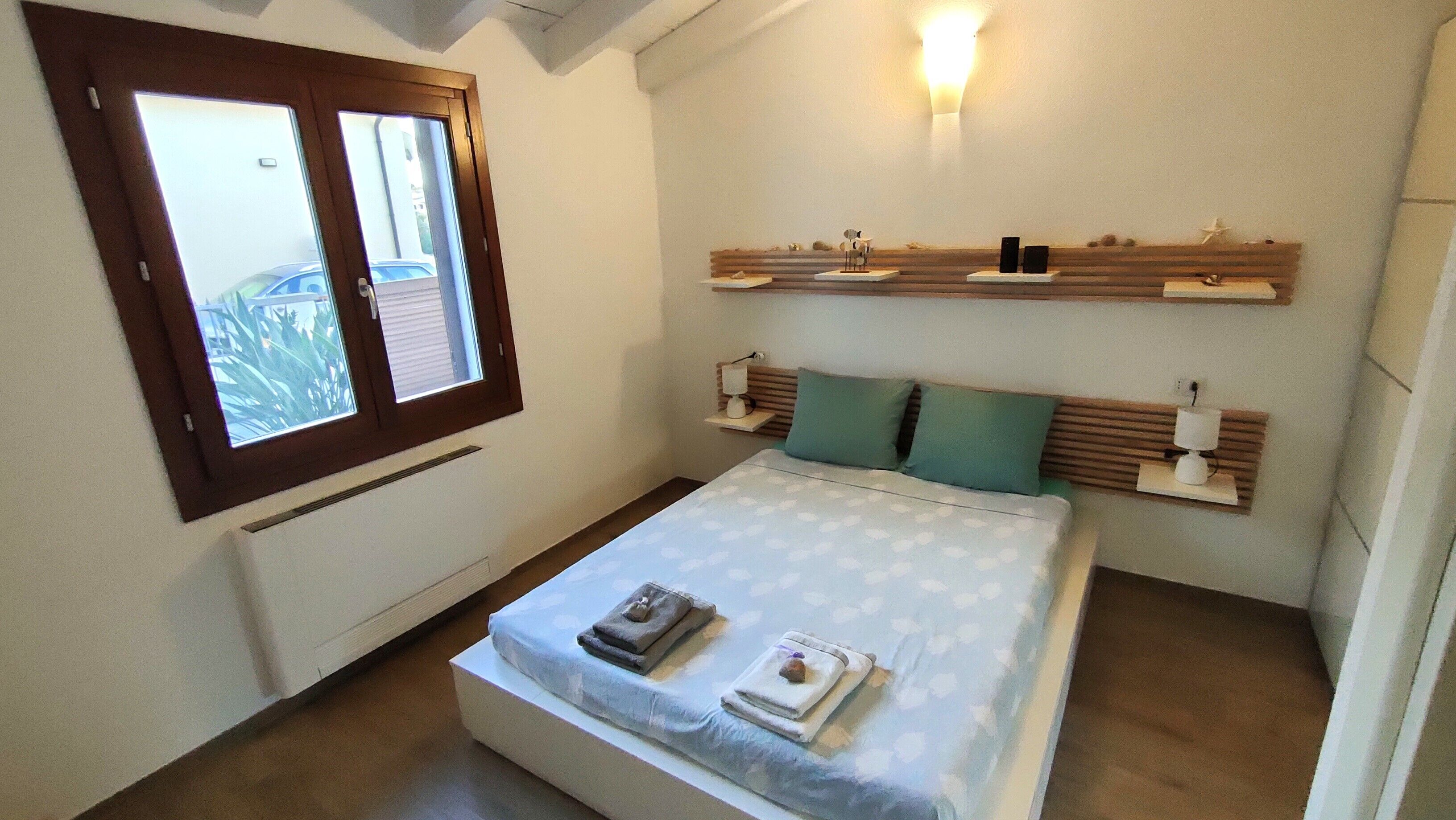 2 chambres, coffres-forts dans les chambres, draps fournis