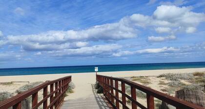 MAISON NEUVE, & JARDIN CLOTURE, PARKING PRIVE PROCHE PLAGES.