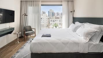 Deluxe Room, Balcony | Egyptian cotton sheets, premium bedding, minibar, in-room safe