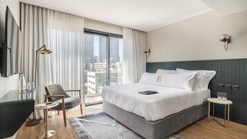 Egyptian cotton sheets, premium bedding, minibar, in-room safe