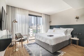 Deluxe Room, Balcony | Egyptian cotton sheets, premium bedding, minibar, in-room safe - Jo Hotel (Tel Aviv)