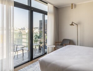 Deluxe-Zimmer, Balkon | Bettwäsche aus ägyptischer Baumwolle, hochwertige Bettwaren, Minibar