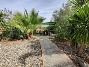 Property grounds - Beautifully situated Casita (4 pers.) with mountain views.  (Coín)