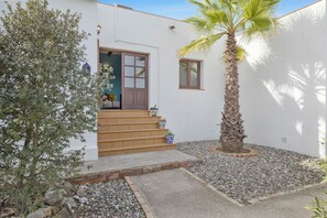 Exterior detail - Beautifully situated Casita (4 pers.) with mountain views.  (Coín)