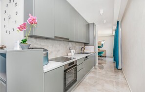 Fridge, microwave, oven, stovetop - Lovely home in Makarska (Makarska)