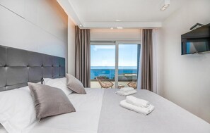 3 bedrooms, in-room safe, travel crib, free WiFi - Beautiful home in Makarska (Makarska)