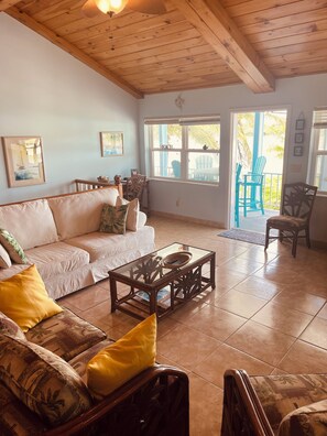 TV connectée, table de tennis de table