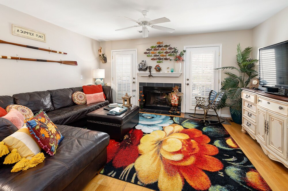 Beautiful 2 bed/1.5 bath condo built over lagoon - Saint Simons Island, GA