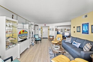 TV - Great Ocean View and recently updated + Free Attraction Tickets! (Myrtle Beach)