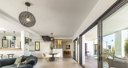 Amore - High standing contemporay villa