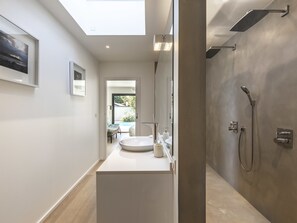 Bathtub, hair dryer, towels